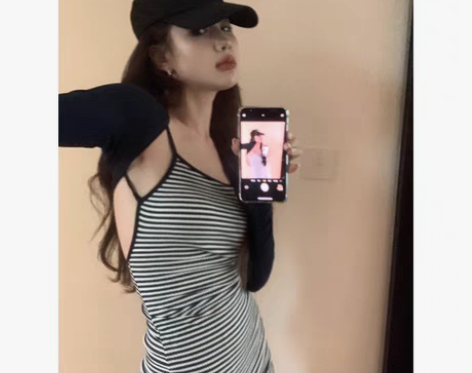 转卖港风复古条纹吊带连衣裙女装夏季纯欲露背...