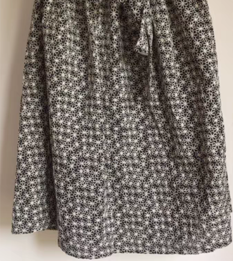 包邮清货 中裙 裙子白色部分是电脑提花 反...