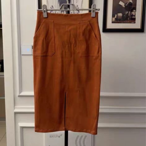 黄棕色中裙，没穿过 感兴趣的话点“我想要”...