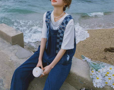 转卖撞色格纹显瘦牛仔背带裤2022夏季款高...