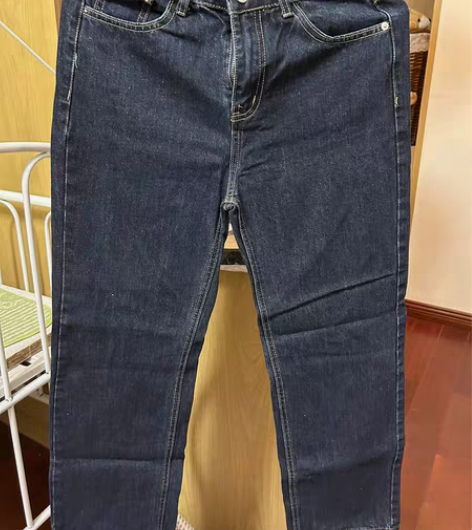 实体店购买，黑色牛仔裤。实拍图，M码数，穿...