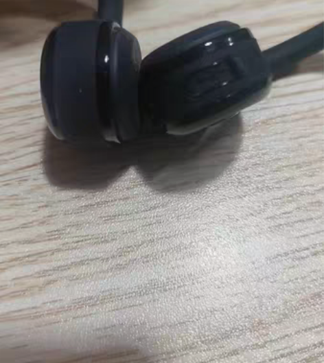 纽曼骨传导蓝牙耳机9.9新。单机。没包装盒...