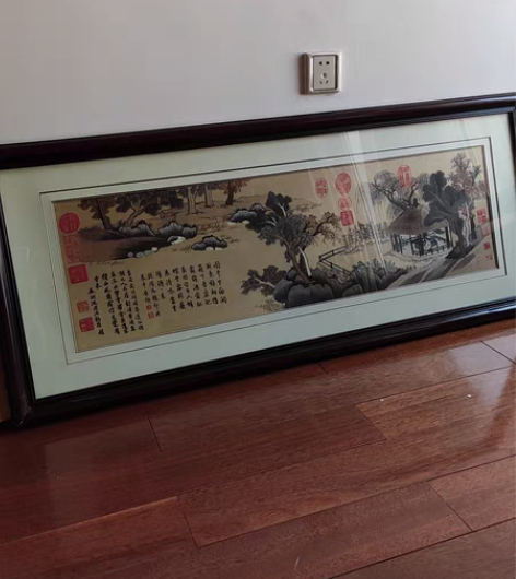 大尺寸刺绣画，画框有裂痕，镜框长1.25米...