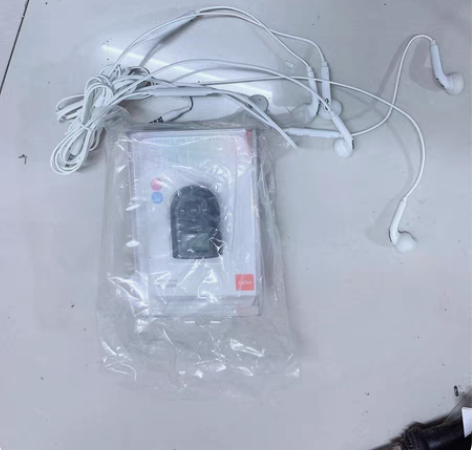 包邮主图3条有线耳机，加一个内置4G内存的...