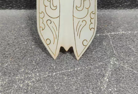 白玉蝉，镶嵌银鎏金工艺！ 感兴趣的话点“我...