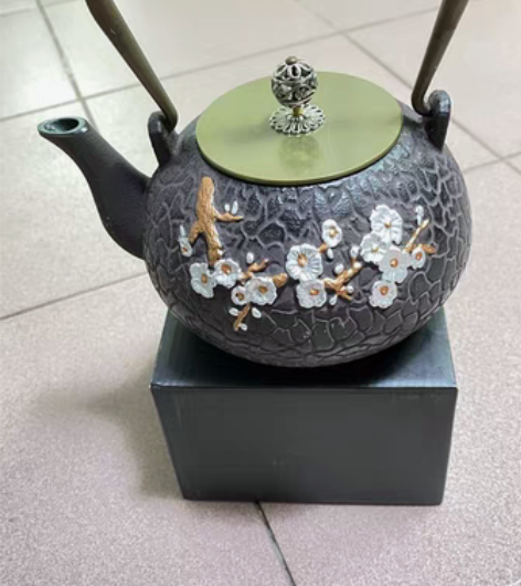 清沁堂为铁壶名堂，是针对高端客户产生的铁壶...