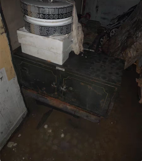 工具箱 铁箱子 带锁两个门都能打开。长1....