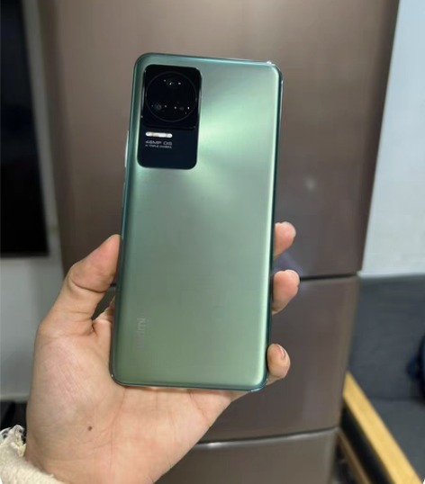 预出红米k50一部 还在用，成色保守95新...