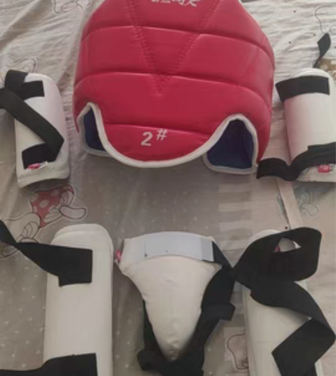 包邮跆拳道护具一套 感兴趣的话点“我想要”...