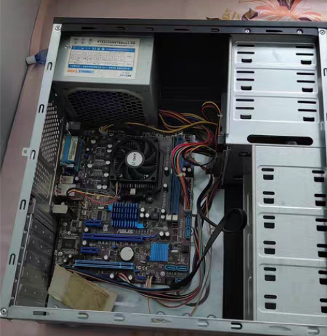 破烂电脑一台只知道华硕的，具体型号已经拍了...