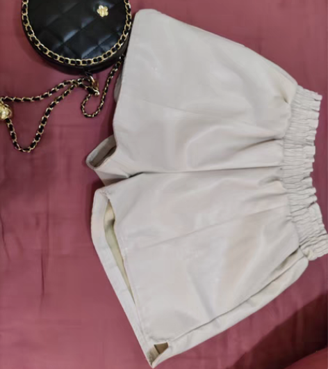 包邮女士PU皮短裤M码 全新无瑕疵有瑕疵店...