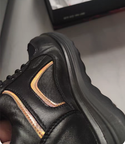 女士真皮运动鞋，加绒款，现低价贱卖，识货的...