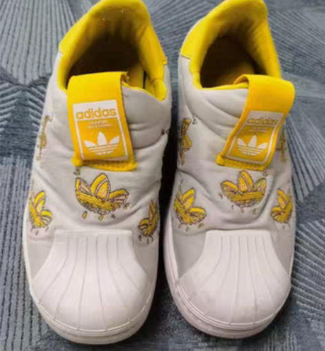 阿迪儿童贝壳鞋12k，专柜三百大几购入，鞋...