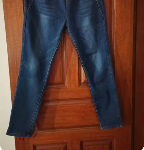 牛仔加绒裤,我女儿的,她很少穿牛仔裤,几乎...