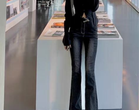 转卖何晨曦复古黑灰色微喇牛仔裤女2022年...