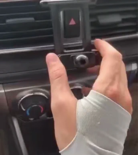 包邮适用13-15款丰田致炫手机车载支架专...