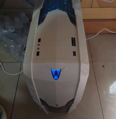 电脑全配置,展示器,机箱,键盘,鼠标。 才...