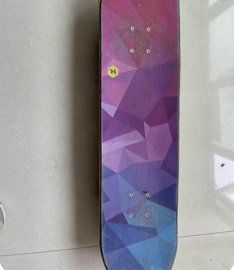 do by heart 滑板 还有四个硬轮...