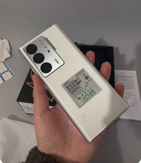 包邮中兴Axon 40 Ultra 屏下摄...