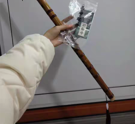 包邮出一只全新的笛子，买的是f调但商家发的...
