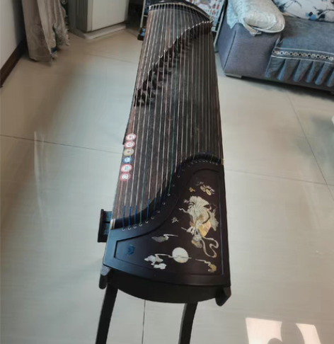 自己孩子用的古筝，因为上了初中，实在没时间...
