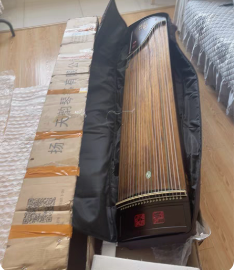 天韵古筝，最开始装断了一根弦，后面就没动过...