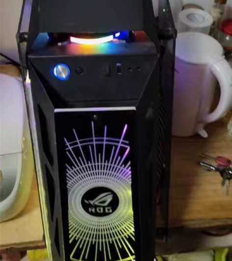 电脑主机  功能全好 256固态硬盘 16...