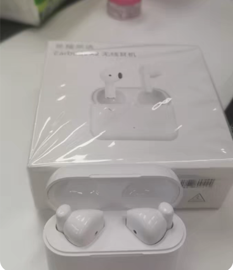 荣耀华为Earbuds x2无线耳机。放在...