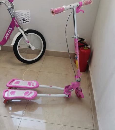 迪士尼正版滑板车，几乎全新 自提???几乎...