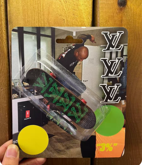 LV virgil abloh玩具挂卡 滑...