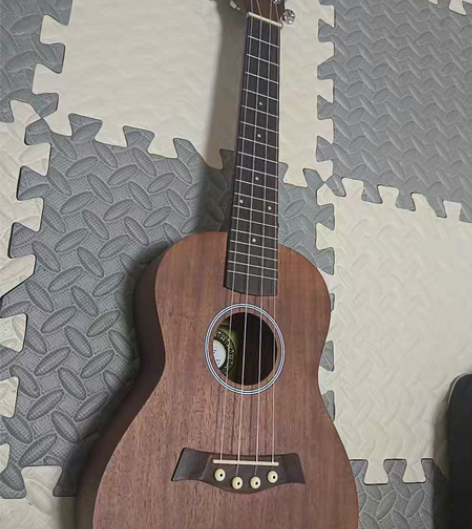 闲置全新尤克里里,音色好,好学好上手,配件...