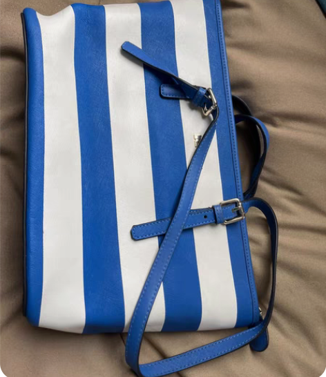 包邮意尔康（yearcon）情人节礼物牛皮...