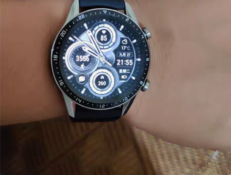 华为手表GT2。银色。两条表带。有原装的。...