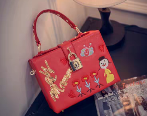 转卖女包包2016新款手工刺绣花朵娃娃小箱...