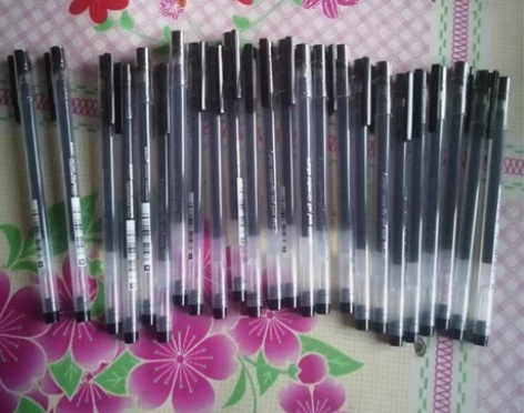 包邮低价出晨光大容量0.5黑色中性笔，学生...