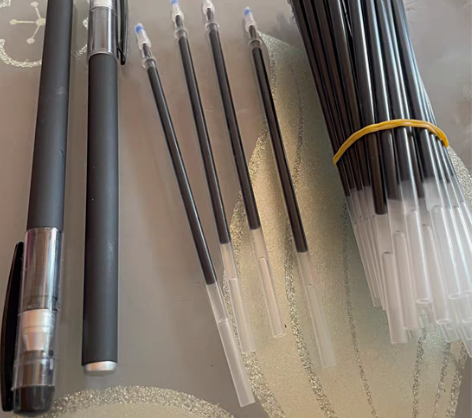 包邮[工厂清货]磨砂中性笔0.5笔芯圆珠笔...