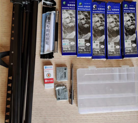 转手原因 本人已经毕业，之前在学校学过画画...