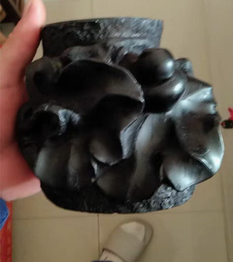 包邮抚顺老煤精雕刻的笔筒,雕刻细腻。寓意好...