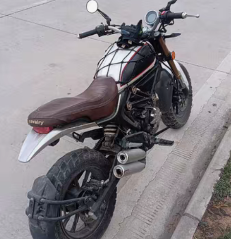 卖个精神复古小摩托，马上一万公里。超级省油...