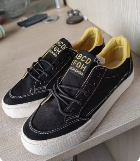 包邮全新35码女士板鞋帆布鞋倍儿，微脏福利...