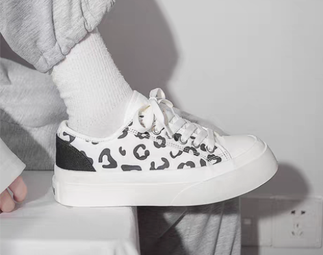 转卖鮀品2021年春夏季新款板鞋爆款可爱帆...