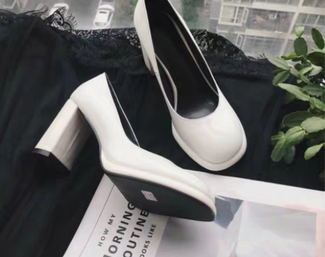 包邮2022新款浅口单鞋牛漆皮真皮粗高跟防...