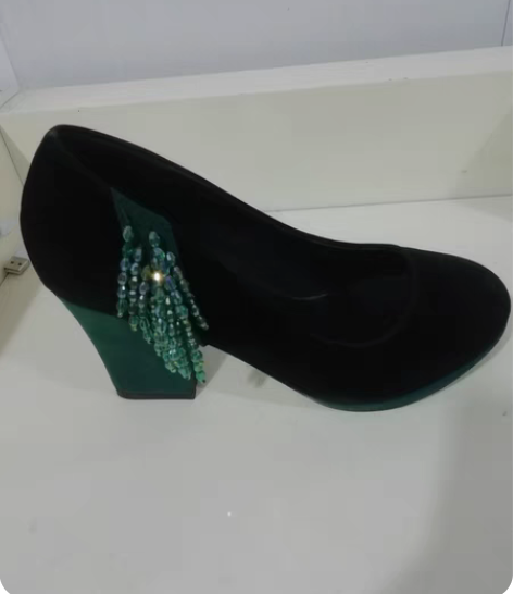 包邮巨圣女单鞋全新正品撤柜特价清仓处理，牛...