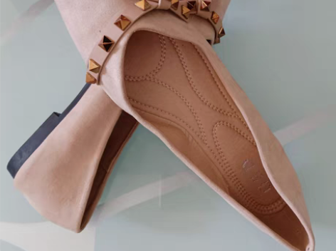 包邮大码女鞋41码铆钉鞋尖头平底鞋平跟软底...