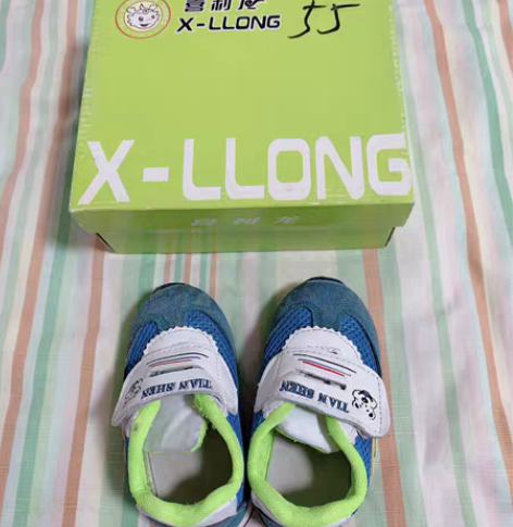 包邮宝宝学步鞋透气软底鞋码数是22码,内长...