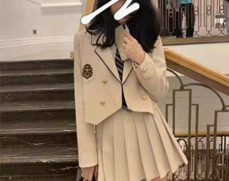 转卖秋装2021新款学院风套装女时尚小香风...