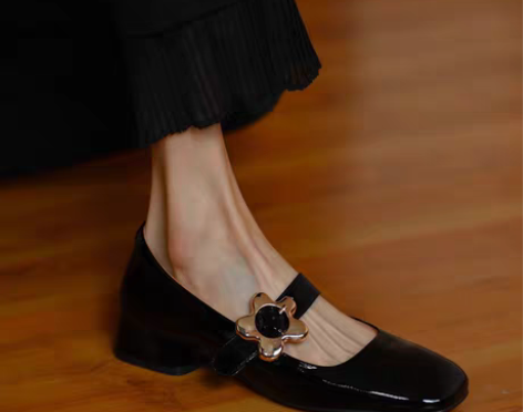 转卖rubywu法式复古黑色玛丽珍鞋女漆皮...