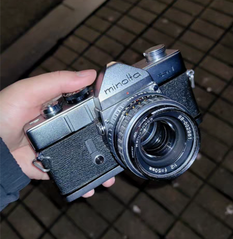 美能达SR-1 机身反光板不动，过片快门正...