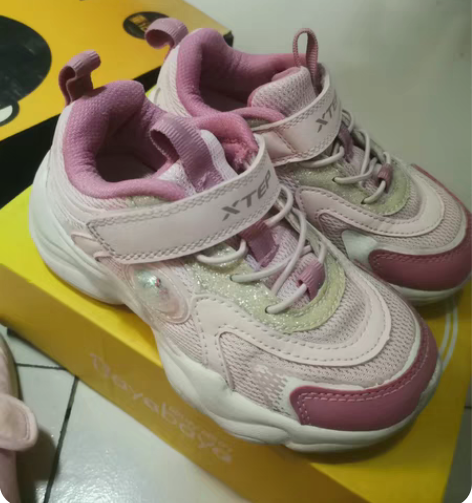包邮基本全新,特步27码,超级舒服,50出...
