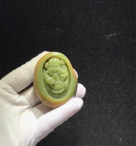 【作品】：异地萤石（夜光石）手把件佛 【规...